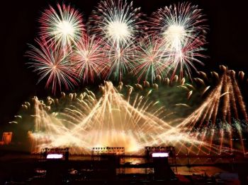 中國花火大會“慢城焰火·歌手之夜”花火盛典 中國花火大會“慢城焰火·歌手之夜”花火盛典